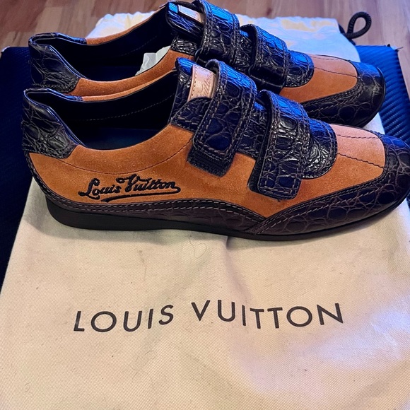Louis Vuitton Sneakers. - Picture 2 of 5